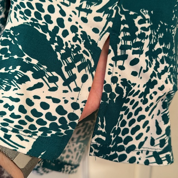 George Beaded V-Neck green and white Tunic NWOT Abstract coloring. - Picture 8 of 10